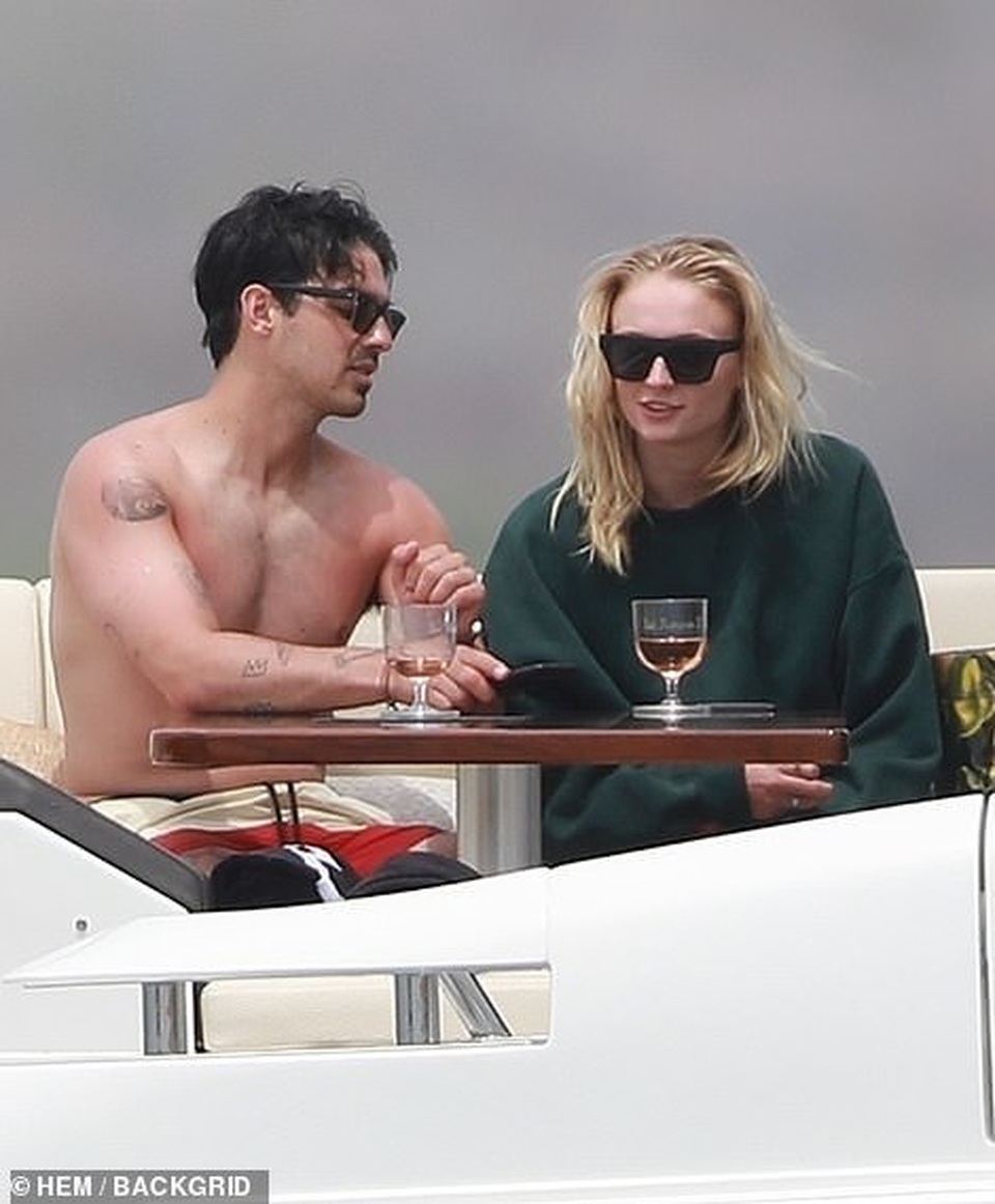 Sao phim Game of Thrones khoe dáng thon, da mịn - 6 Sao phim Game of Thrones khoe dáng thon, da mịn - 6