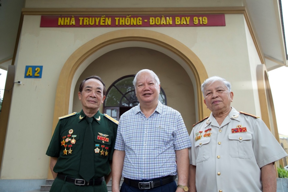 Nguyên Đoàn phó Đoàn bay 919: Một đời gắn bó với cánh bay - 2 Nguyên Đoàn phó Đoàn bay 919: Một đời gắn bó với cánh bay - 2
