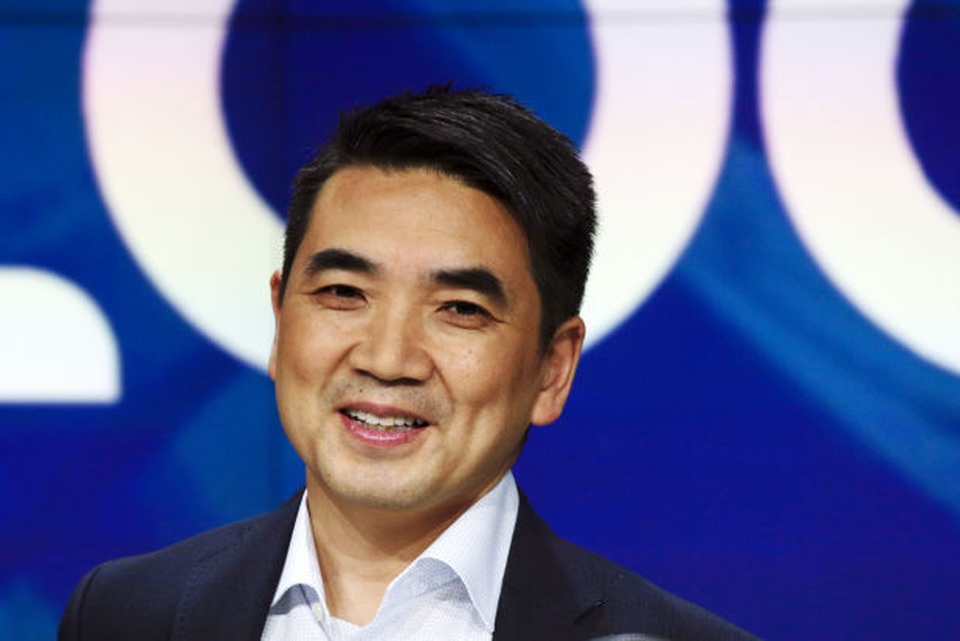 Ông Eric Yuan, tỷ phú công nghệ mới nhất với việc sở hữu 20% cổ phần của Zoom trị giá khoảng 2,9 tỷ USD. Ông Eric Yuan, tỷ phú công nghệ mới nhất với việc sở hữu 20% cổ phần của Zoom trị giá khoảng 2,9 tỷ USD.