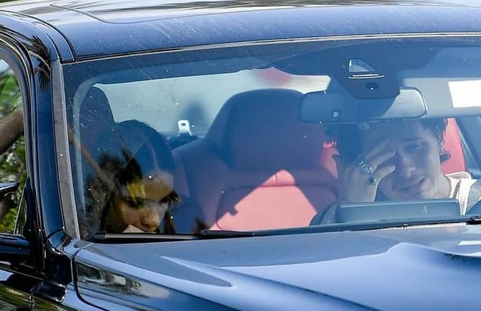 Brooklyn Beckham bật khóc bên bạn gái - 1 Brooklyn Beckham bật khóc bên bạn gái - 1