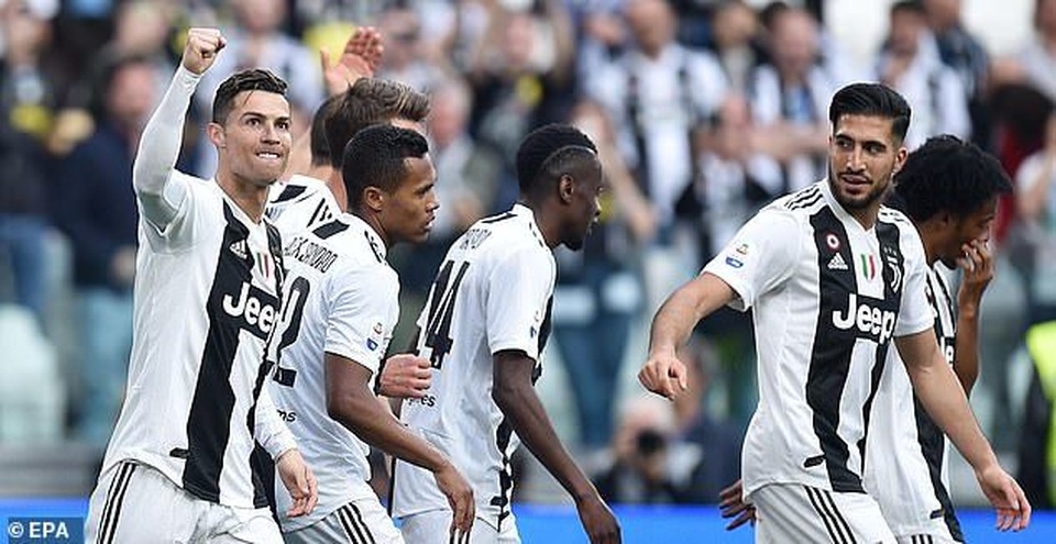 Những khoảnh khắc C.Ronaldo cùng Juventus lên ngôi vô địch Serie A - 13 Những khoảnh khắc C.Ronaldo cùng Juventus lên ngôi vô địch Serie A - 13
