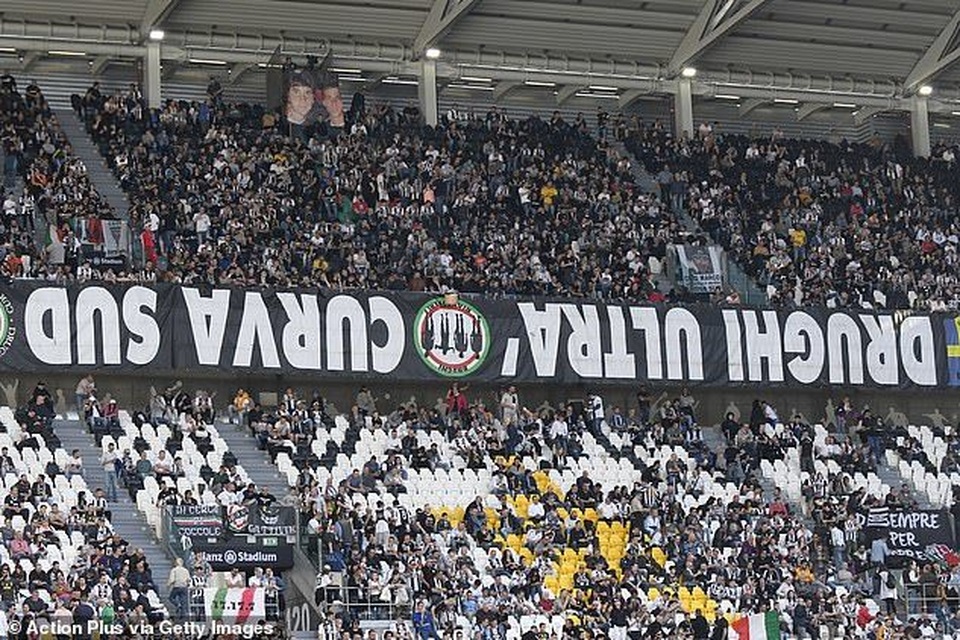 Những khoảnh khắc C.Ronaldo cùng Juventus lên ngôi vô địch Serie A - 12 Những khoảnh khắc C.Ronaldo cùng Juventus lên ngôi vô địch Serie A - 12