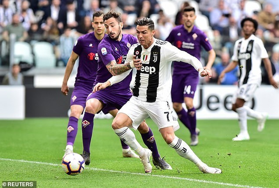 Những khoảnh khắc C.Ronaldo cùng Juventus lên ngôi vô địch Serie A - 10 Những khoảnh khắc C.Ronaldo cùng Juventus lên ngôi vô địch Serie A - 10