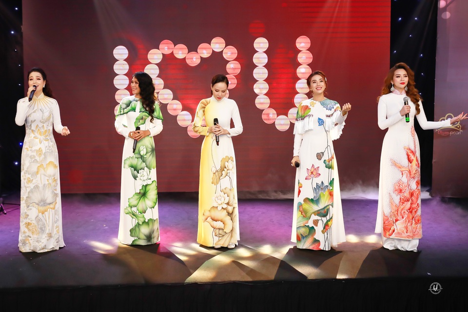 Mai Phương bật khóc trong đêm nhạc tiếp sức cho bố con đạo diễn Đỗ Đức Thành - 1