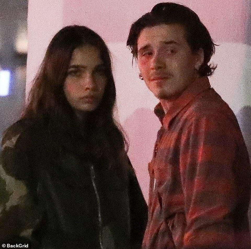 Brooklyn Beckham bật khóc bên bạn gái - 4 Brooklyn Beckham bật khóc bên bạn gái - 4
