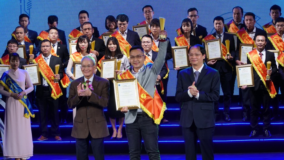 FPT Telecom lập “cú đúp” với 2 Danh hiệu Sao Khuê 2019 - 4 FPT Telecom lập “cú đúp” với 2 Danh hiệu Sao Khuê 2019 - 4