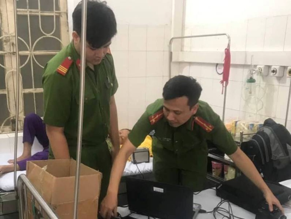 Công an vào tận giường bệnh làm căn cước cho bệnh nhân - 2