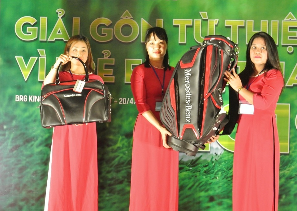 Giải golf từ thiện vì trẻ em trao tặng 500 triệu đồng cho Quỹ Khuyến học Việt Nam - 3 Giải golf từ thiện vì trẻ em trao tặng 500 triệu đồng cho Quỹ Khuyến học Việt Nam - 3