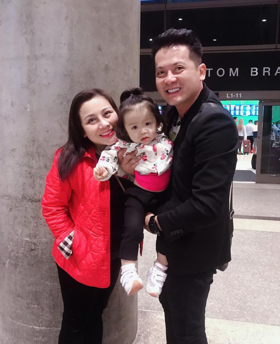 Diễn viên Hoàng Anh khóc khi chia tay người thân, sang Mỹ định cư cùng vợ con - 3 Diễn viên Hoàng Anh khóc khi chia tay người thân, sang Mỹ định cư cùng vợ con - 3