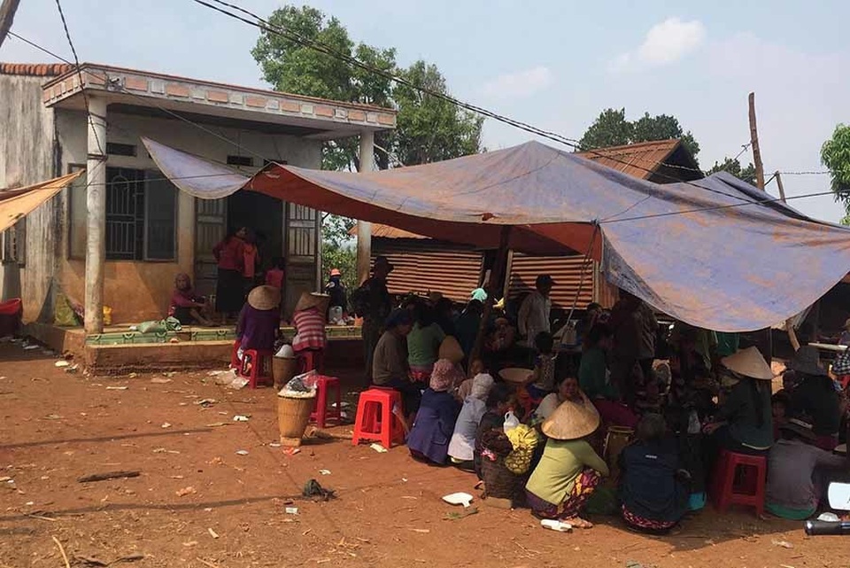 Đi tắm cùng bạn, nam sinh trượt chân xuống hồ tử vong - 1 Đi tắm cùng bạn, nam sinh trượt chân xuống hồ tử vong - 1