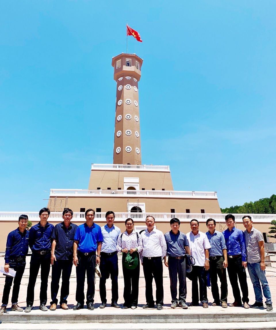 Cột cờ Hà Nội ở Mũi Cà Mau đang dần hoàn thiện - 3 Cột cờ Hà Nội ở Mũi Cà Mau đang dần hoàn thiện - 3