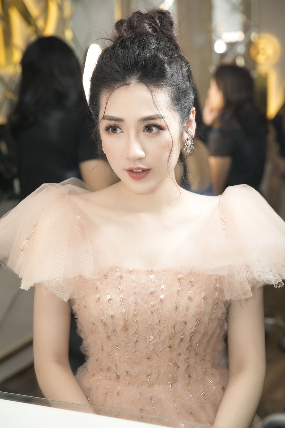 Cận cảnh nhan sắc rực rỡ của “gái một con” Tú Anh - 1 Cận cảnh nhan sắc rực rỡ của “gái một con” Tú Anh - 1