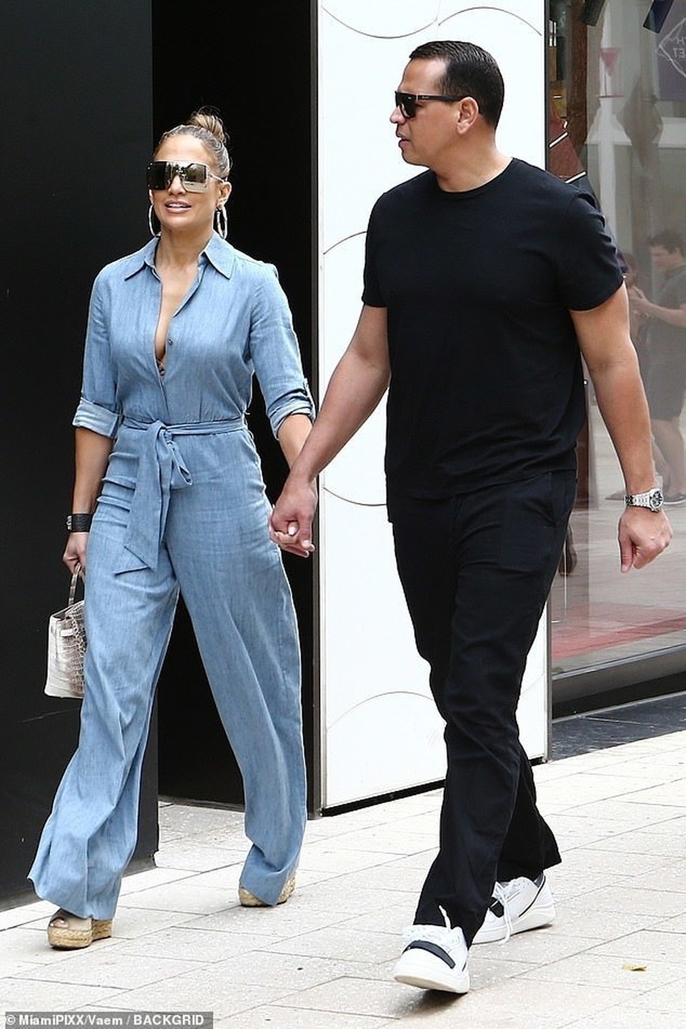 Jennifer Lopez và Alex Rodriguez hạnh phúc bên nhau ngày cuối tuần  - 1
