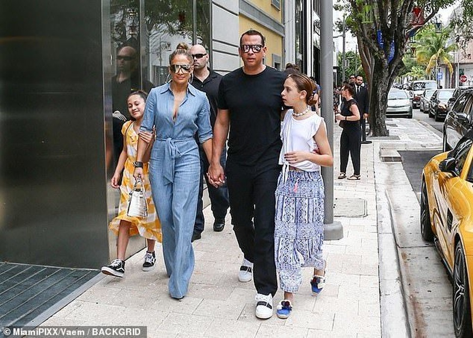 Jennifer Lopez và Alex Rodriguez hạnh phúc bên nhau ngày cuối tuần  - 2