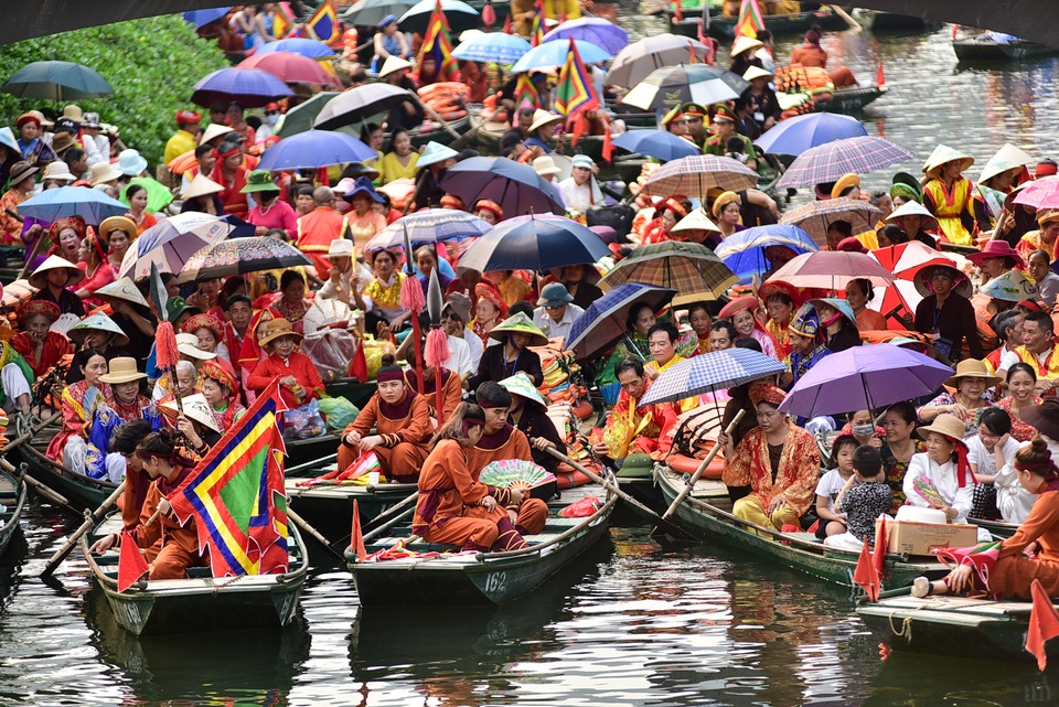 Ninh Bình: Hàng nghìn người dự lễ hội Tràng An - 2 Ninh Bình: Hàng nghìn người dự lễ hội Tràng An - 2
