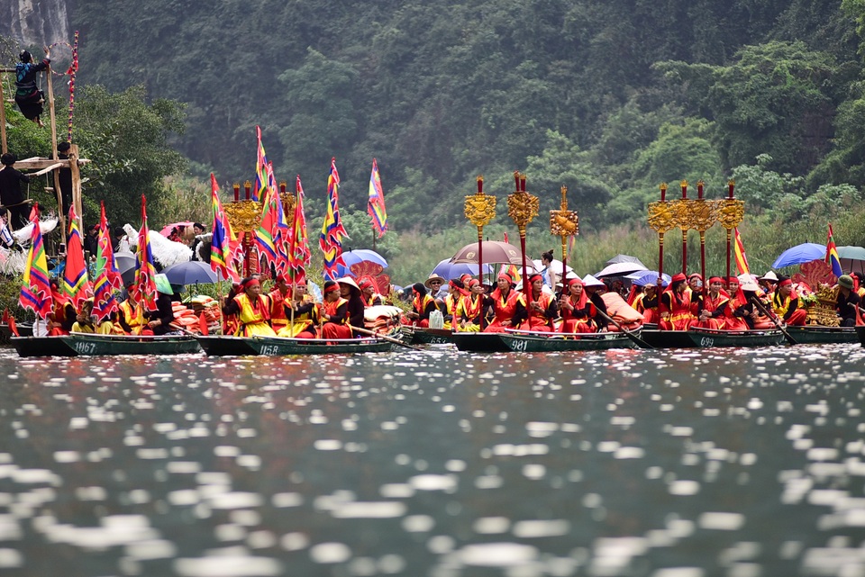 Ninh Bình: Hàng nghìn người dự lễ hội Tràng An - 6 Ninh Bình: Hàng nghìn người dự lễ hội Tràng An - 6