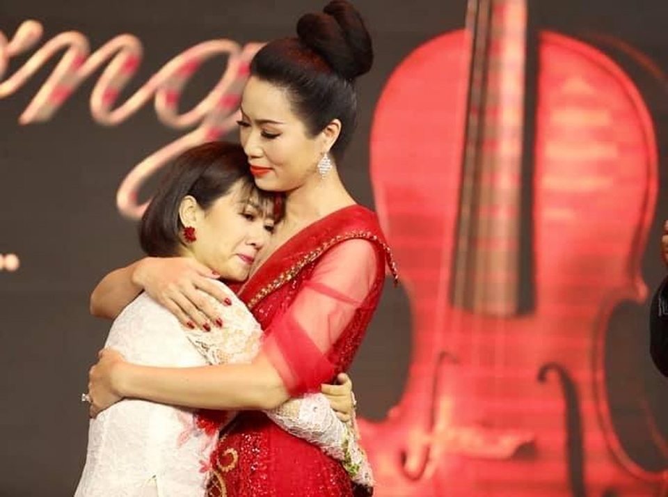 Mai Phương bật khóc trong đêm nhạc tiếp sức cho bố con đạo diễn Đỗ Đức Thành - 6