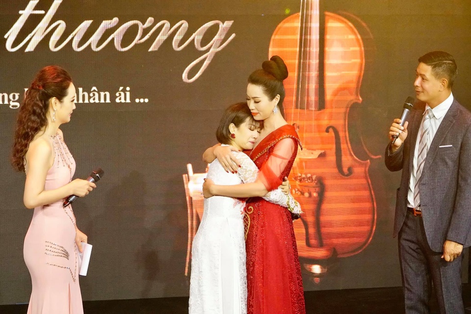 Mai Phương bật khóc trong đêm nhạc tiếp sức cho bố con đạo diễn Đỗ Đức Thành - 7