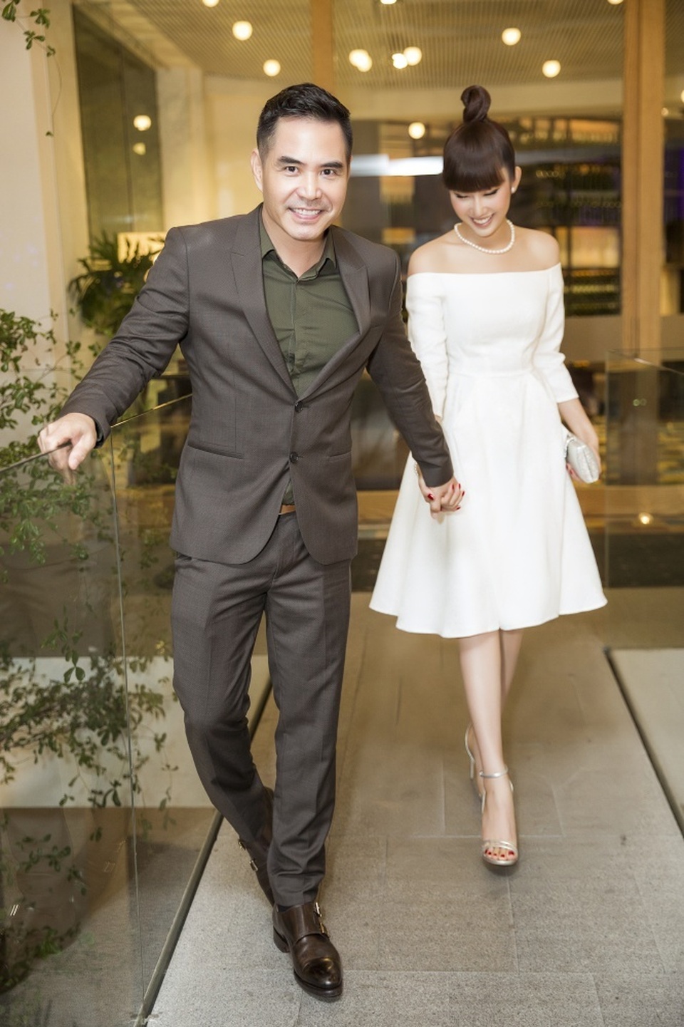 Tường Linh sexy bên Chí Tài, Trung Dũng ôm chặt “Hân Hoa hậu” - 6 Tường Linh sexy bên Chí Tài, Trung Dũng ôm chặt “Hân Hoa hậu” - 6