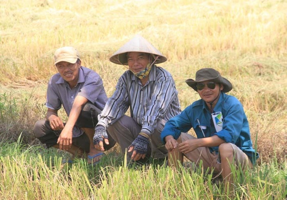 Người dân “xứ gió Lào” vã mồ hôi lao động giữa nắng nóng rát mặt! - 7