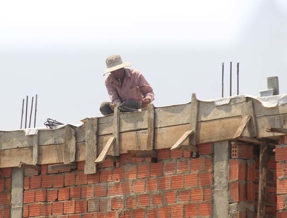 Người dân “xứ gió Lào” vã mồ hôi lao động giữa nắng nóng rát mặt! - 12