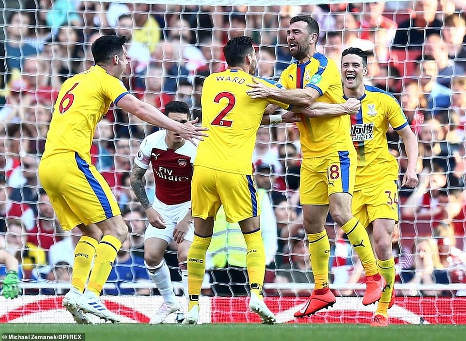 Arsenal 2-3 Crystal Palace: Cú sốc lớn tại Emirates - 5 Arsenal 2-3 Crystal Palace: Cú sốc lớn tại Emirates - 5