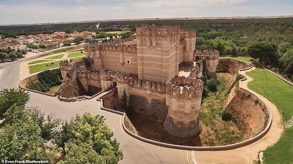 Khám phá những lâu đài đẹp nhất thế giới - 13