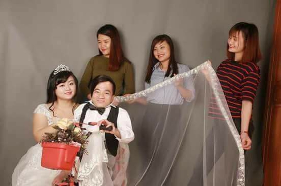 Cuộc sống hôn nhân của chàng trai xương thuỷ tinh và cô gái Nghệ An xinh đẹp giờ ra sao? - 2 Cuộc sống hôn nhân của chàng trai xương thuỷ tinh và cô gái Nghệ An xinh đẹp giờ ra sao? - 2