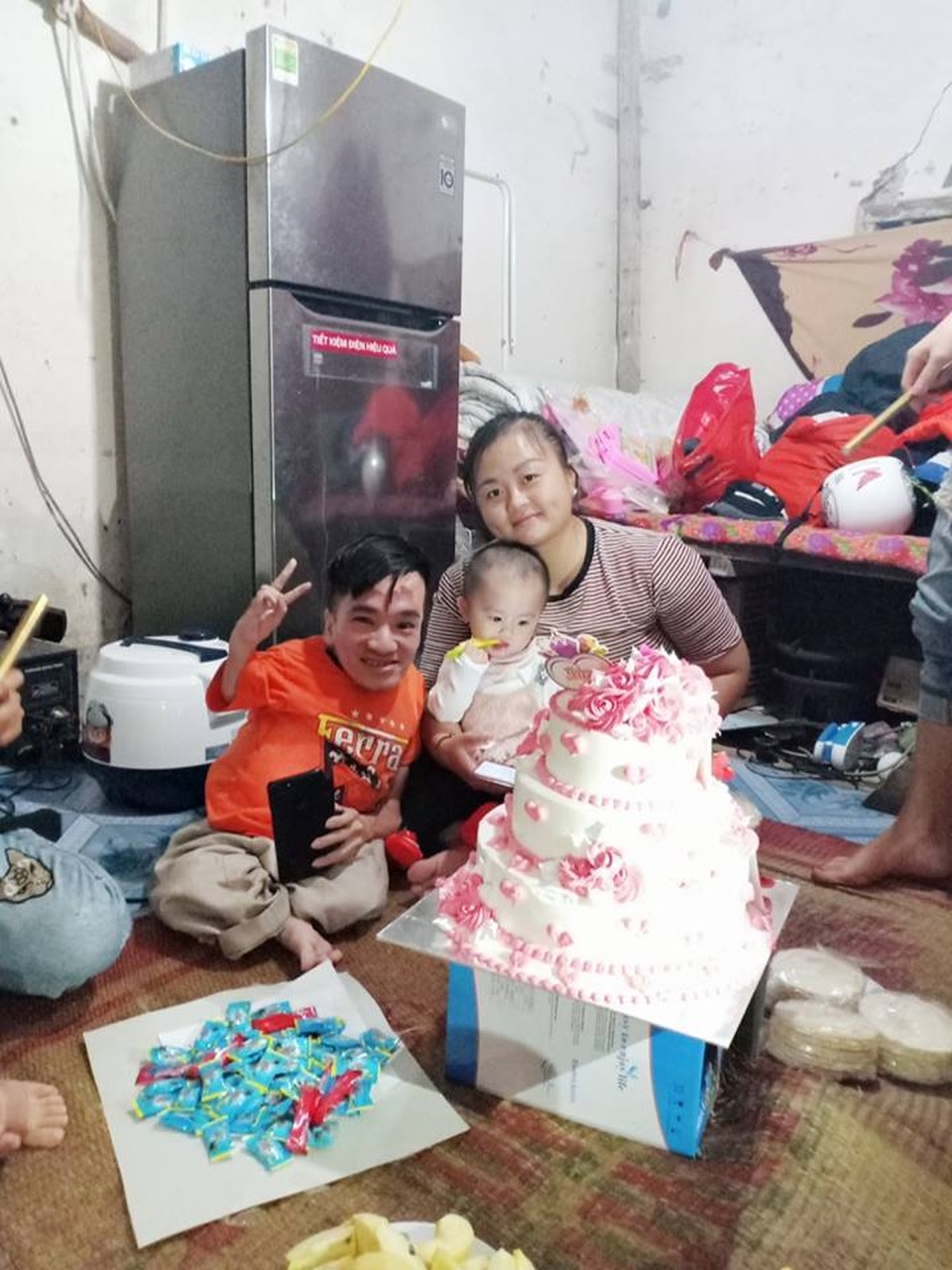 Cuộc sống hôn nhân của chàng trai xương thuỷ tinh và cô gái Nghệ An xinh đẹp giờ ra sao? - 4 Cuộc sống hôn nhân của chàng trai xương thuỷ tinh và cô gái Nghệ An xinh đẹp giờ ra sao? - 4