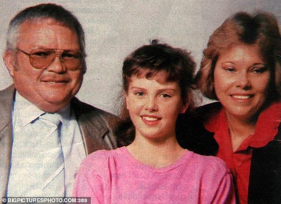 Charlize Theron tiết lộ lý do tại sao để con trai mình… mặc váy - 2 Charlize Theron tiết lộ lý do tại sao để con trai mình… mặc váy - 2