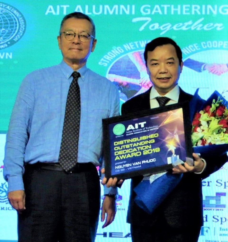 Giám đốc First News nhận giải thưởng “Tận tâm cống hiến vì cộng đồng 2019” - 1 Giám đốc First News nhận giải thưởng “Tận tâm cống hiến vì cộng đồng 2019” - 1