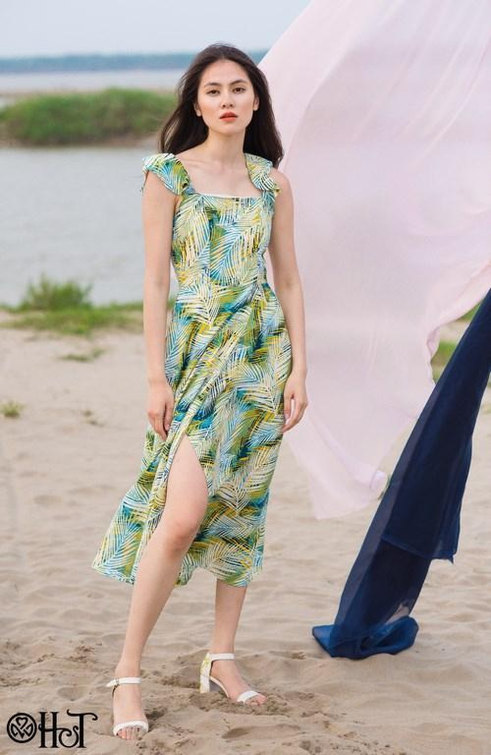 Gợi cảm với những mẫu đầm maxi hiện đại - 10 Gợi cảm với những mẫu đầm maxi hiện đại - 10