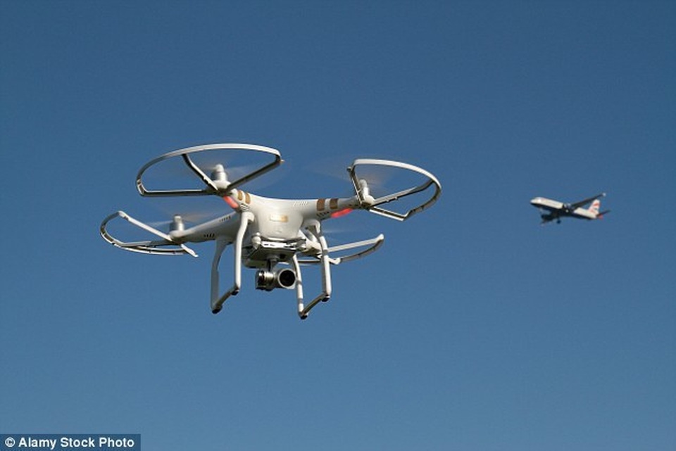 Máy bay chở 264 khách suýt xảy ra va chạm với drone khi chuẩn bị hạ cánh - 1 Máy bay chở 264 khách suýt xảy ra va chạm với drone khi chuẩn bị hạ cánh - 1