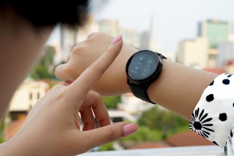 Những tính năng khiến Galaxy Watch Active trở thành món phụ kiện không thể không có của giới trẻ Việt - 2 Những tính năng khiến Galaxy Watch Active trở thành món phụ kiện không thể không có của giới trẻ Việt - 2