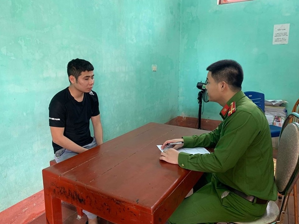 Gần 70 thanh niên hỗn chiến tranh giành nhân viên phục vụ - 1 Gần 70 thanh niên hỗn chiến tranh giành nhân viên phục vụ - 1