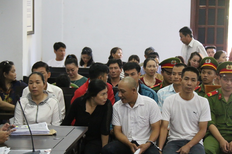 Vụ trộn tạp chất cà phê vào hồ tiêu ở Đắk Nông: Nhiều bị cáo kêu oan - 1 Vụ trộn tạp chất cà phê vào hồ tiêu ở Đắk Nông: Nhiều bị cáo kêu oan - 1