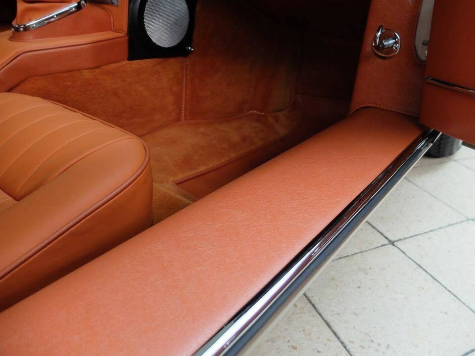 Sự hồi sinh kì diệu của một chiếc Jaguar E-Type từ đồ đồng nát - 17 Sự hồi sinh kì diệu của một chiếc Jaguar E-Type từ đồ đồng nát - 17