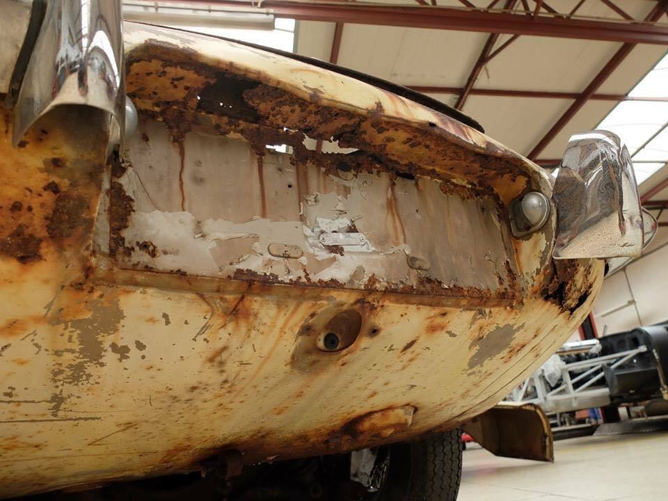 Sự hồi sinh kì diệu của một chiếc Jaguar E-Type từ đồ đồng nát - 24 Sự hồi sinh kì diệu của một chiếc Jaguar E-Type từ đồ đồng nát - 24