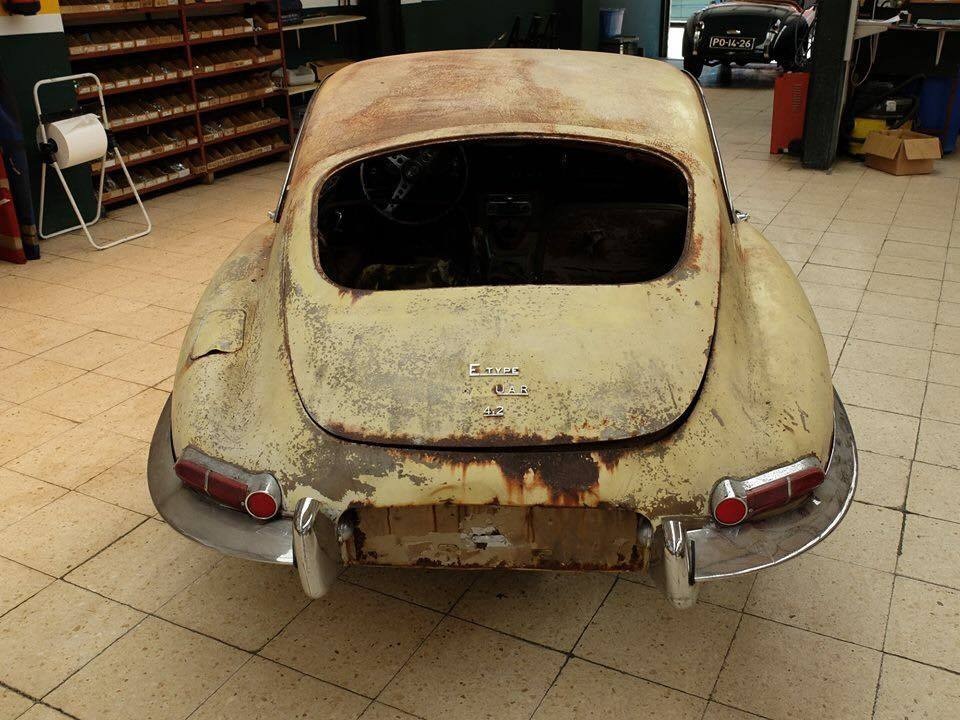 Sự hồi sinh kì diệu của một chiếc Jaguar E-Type từ đồ đồng nát - 36 Sự hồi sinh kì diệu của một chiếc Jaguar E-Type từ đồ đồng nát - 36
