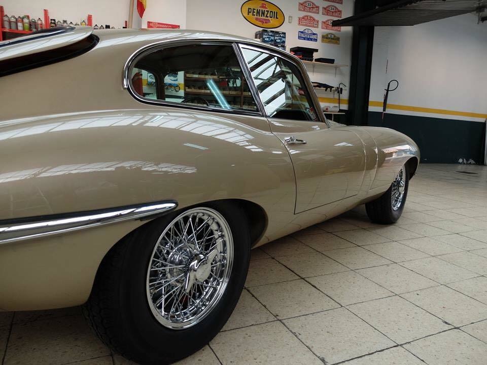 Sự hồi sinh kì diệu của một chiếc Jaguar E-Type từ đồ đồng nát - 25 Sự hồi sinh kì diệu của một chiếc Jaguar E-Type từ đồ đồng nát - 25