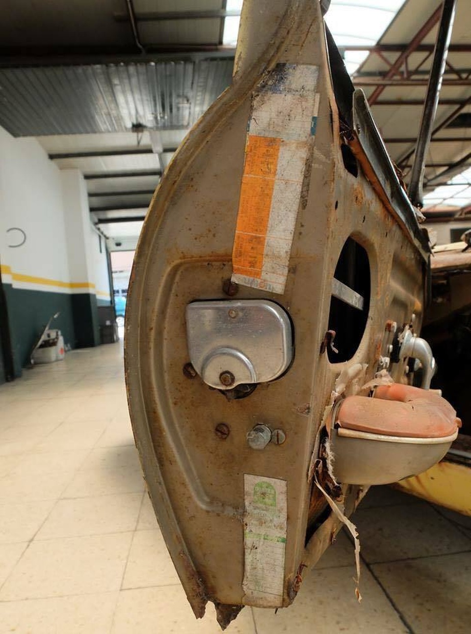 Sự hồi sinh kì diệu của một chiếc Jaguar E-Type từ đồ đồng nát - 20 Sự hồi sinh kì diệu của một chiếc Jaguar E-Type từ đồ đồng nát - 20