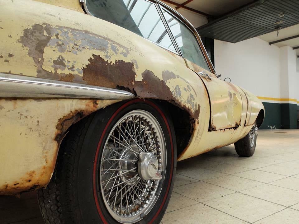 Sự hồi sinh kì diệu của một chiếc Jaguar E-Type từ đồ đồng nát - 26 Sự hồi sinh kì diệu của một chiếc Jaguar E-Type từ đồ đồng nát - 26