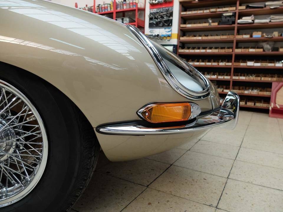 Sự hồi sinh kì diệu của một chiếc Jaguar E-Type từ đồ đồng nát - 21 Sự hồi sinh kì diệu của một chiếc Jaguar E-Type từ đồ đồng nát - 21