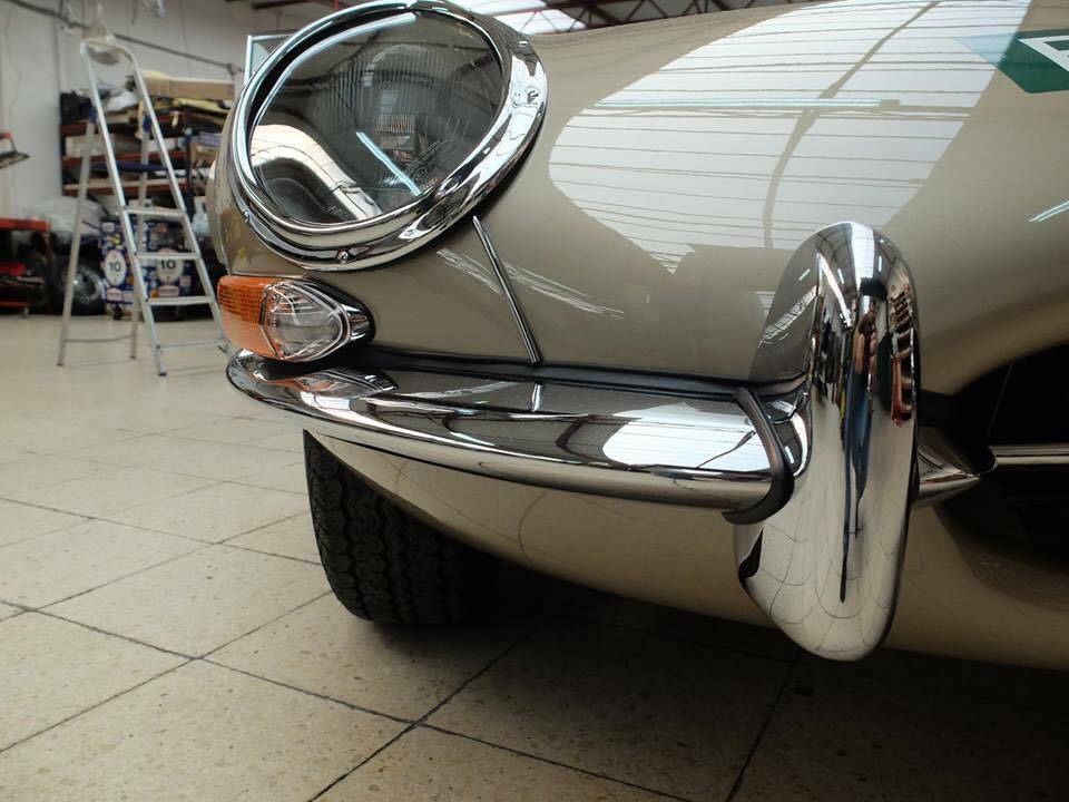 Sự hồi sinh kì diệu của một chiếc Jaguar E-Type từ đồ đồng nát - 27 Sự hồi sinh kì diệu của một chiếc Jaguar E-Type từ đồ đồng nát - 27