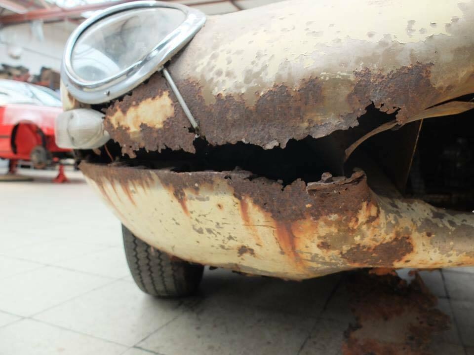Sự hồi sinh kì diệu của một chiếc Jaguar E-Type từ đồ đồng nát - 28 Sự hồi sinh kì diệu của một chiếc Jaguar E-Type từ đồ đồng nát - 28