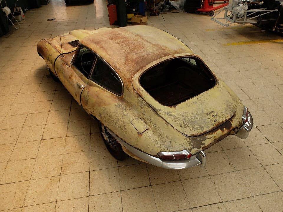 Sự hồi sinh kì diệu của một chiếc Jaguar E-Type từ đồ đồng nát - 5 Sự hồi sinh kì diệu của một chiếc Jaguar E-Type từ đồ đồng nát - 5