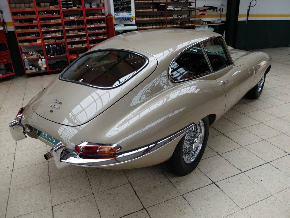 Sự hồi sinh kì diệu của một chiếc Jaguar E-Type từ đồ đồng nát - 33 Sự hồi sinh kì diệu của một chiếc Jaguar E-Type từ đồ đồng nát - 33