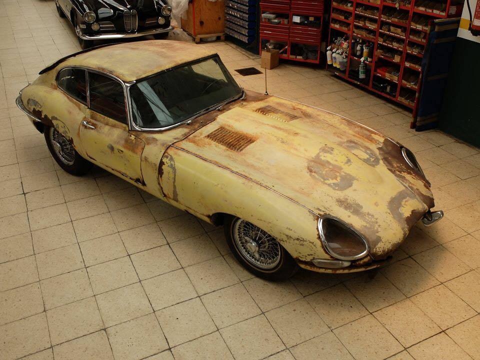 Sự hồi sinh kì diệu của một chiếc Jaguar E-Type từ đồ đồng nát - 1 Sự hồi sinh kì diệu của một chiếc Jaguar E-Type từ đồ đồng nát - 1