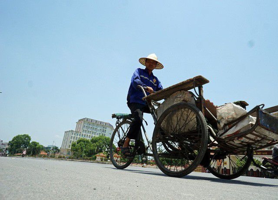 Bắc Bộ và Trung Bộ tiếp tục nắng nóng, có nơi trên 40 độ C - 1 Bắc Bộ và Trung Bộ tiếp tục nắng nóng, có nơi trên 40 độ C - 1
