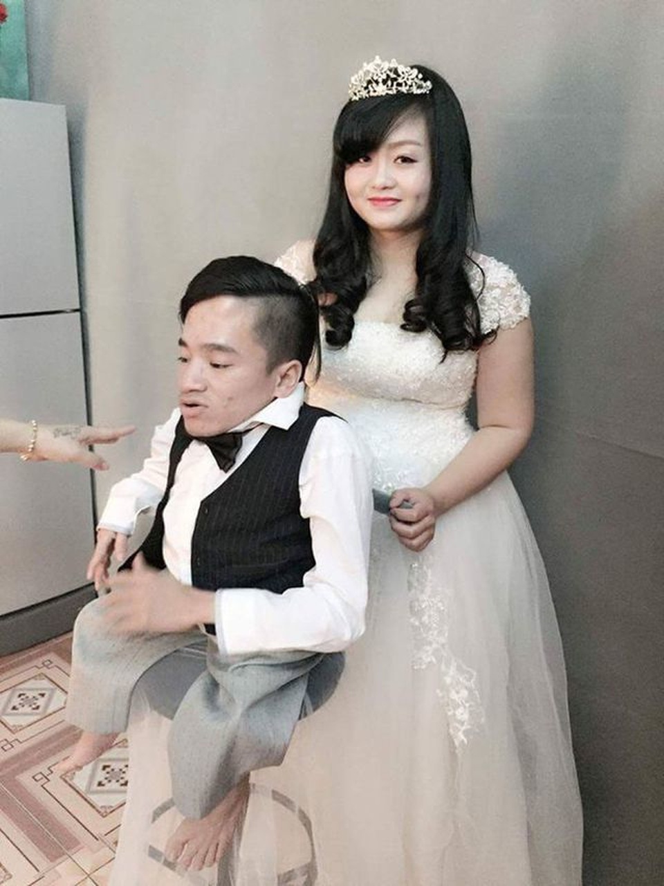 Cuộc sống hôn nhân của chàng trai xương thuỷ tinh và cô gái Nghệ An xinh đẹp giờ ra sao? - 1 Cuộc sống hôn nhân của chàng trai xương thuỷ tinh và cô gái Nghệ An xinh đẹp giờ ra sao? - 1